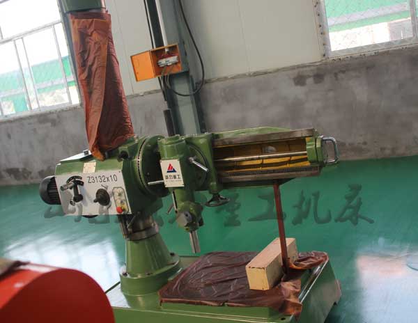 Z3132萬(wàn)向搖臂鉆