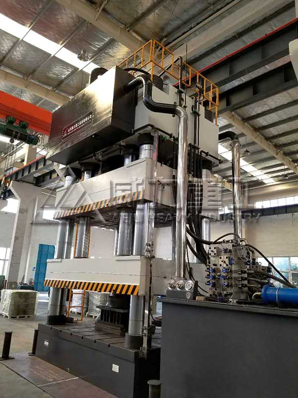 2600噸四柱液壓機客戶工作現(xiàn)場