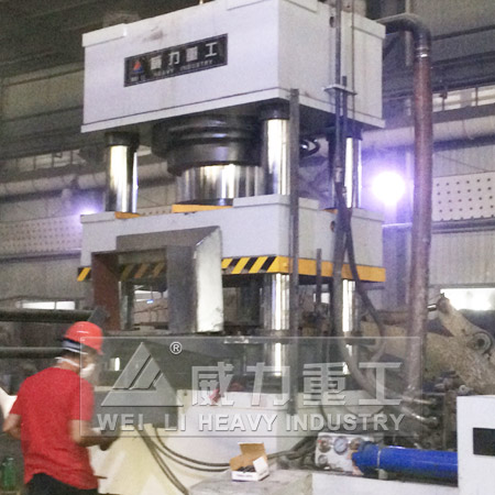 粉末成型液壓機(jī)主機(jī)圖