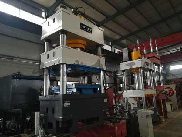 400噸不銹鋼水箱板成型液壓機(jī)