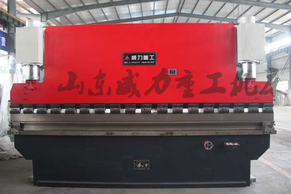 200噸液壓板料折彎?rùn)C(jī)