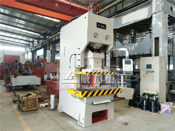 160噸液壓沖床主機(jī)圖