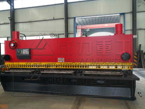 12x4000液壓閘式剪板機(jī)圖片
