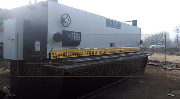 液壓閘式剪板機(jī)客戶使用現(xiàn)場