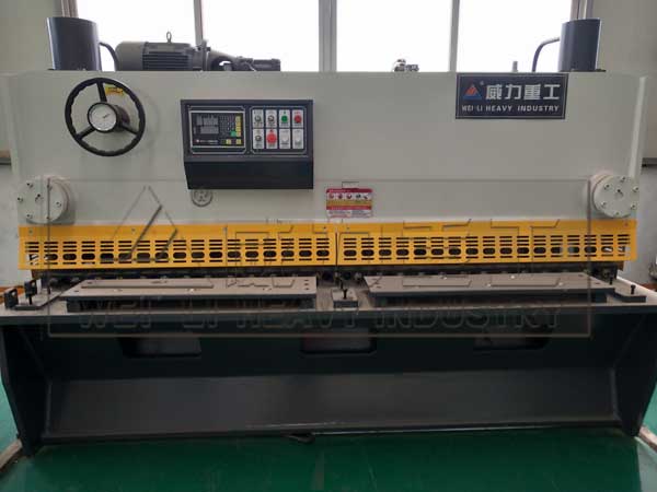8x2500閘式剪板機(jī)圖片
