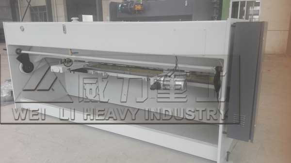 4x3200剪板機(jī)后視圖