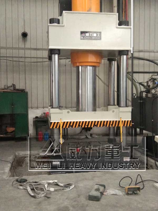 630噸耐火磚成型四柱油壓機(jī)