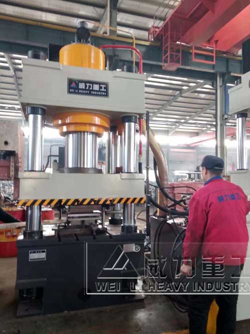500噸錨桿托盤液壓機(jī)試壓現(xiàn)場(chǎng)