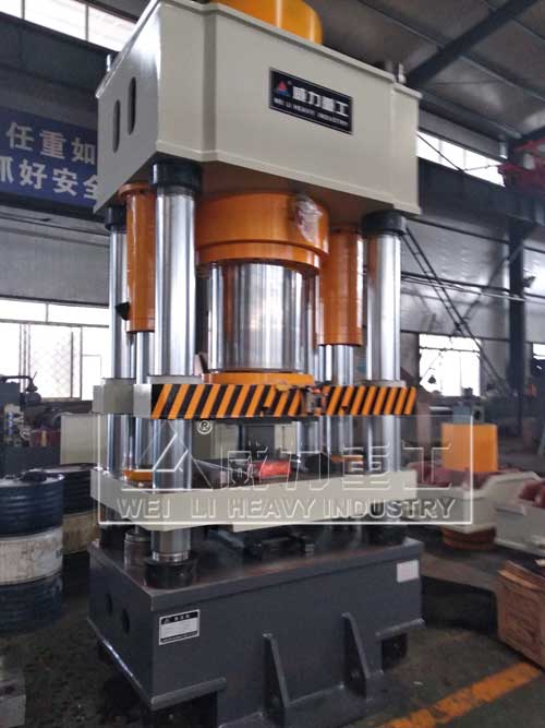 630噸粉末成型液壓機(jī)正視圖