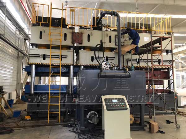 2800噸三機(jī)聯(lián)動(dòng)四柱液壓機(jī)
