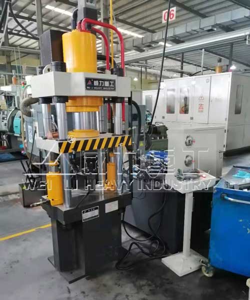 160噸四柱液壓機(jī)圖片
