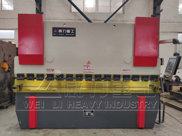 100噸3.2米數(shù)控折彎機圖片