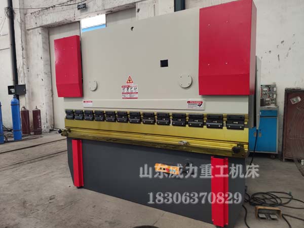63噸2.5米液壓板料折彎機(jī)圖片