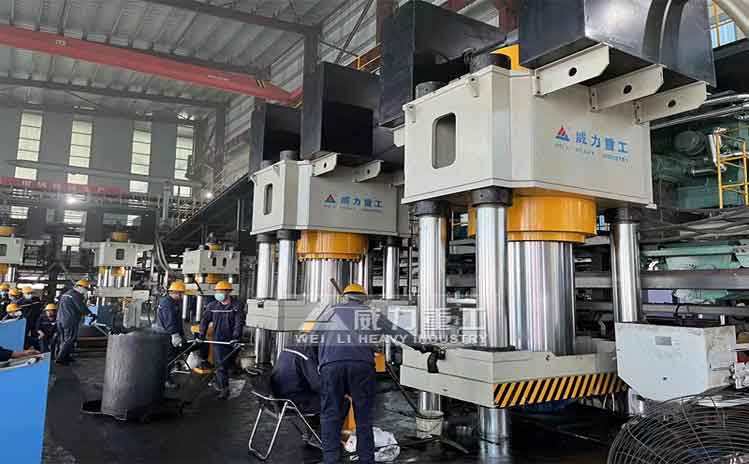 壓制石墨坩堝的2000噸坩堝液壓機(jī)