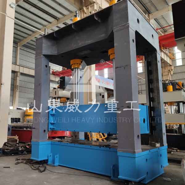 框架式液壓機(jī)車間加工現(xiàn)場圖