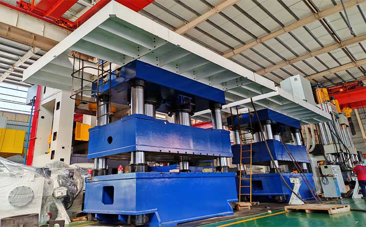 1200噸四柱液壓機(YW32-1200T)