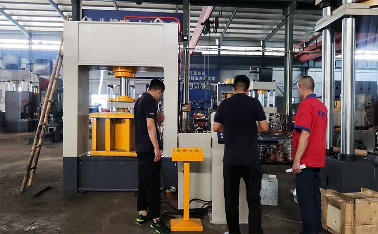 150噸龍門液壓機
