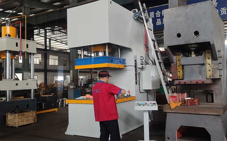 400噸單臂液壓機(jī)YW41-400T單柱油壓機(jī)