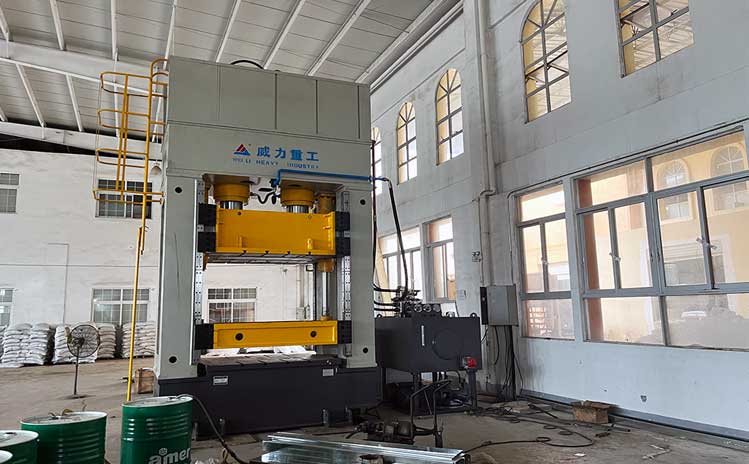 500噸框架式蛭石板液壓機(jī)