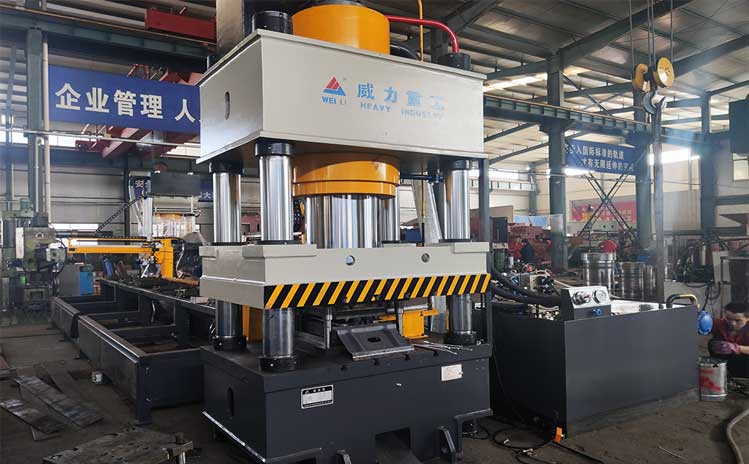 礦用W鋼帶成型液壓機(jī)